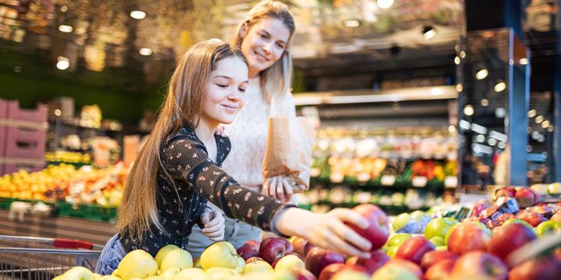 The Frubona fruit cooperative in Terlano offers fresh South Tyrolean apples for the whole family